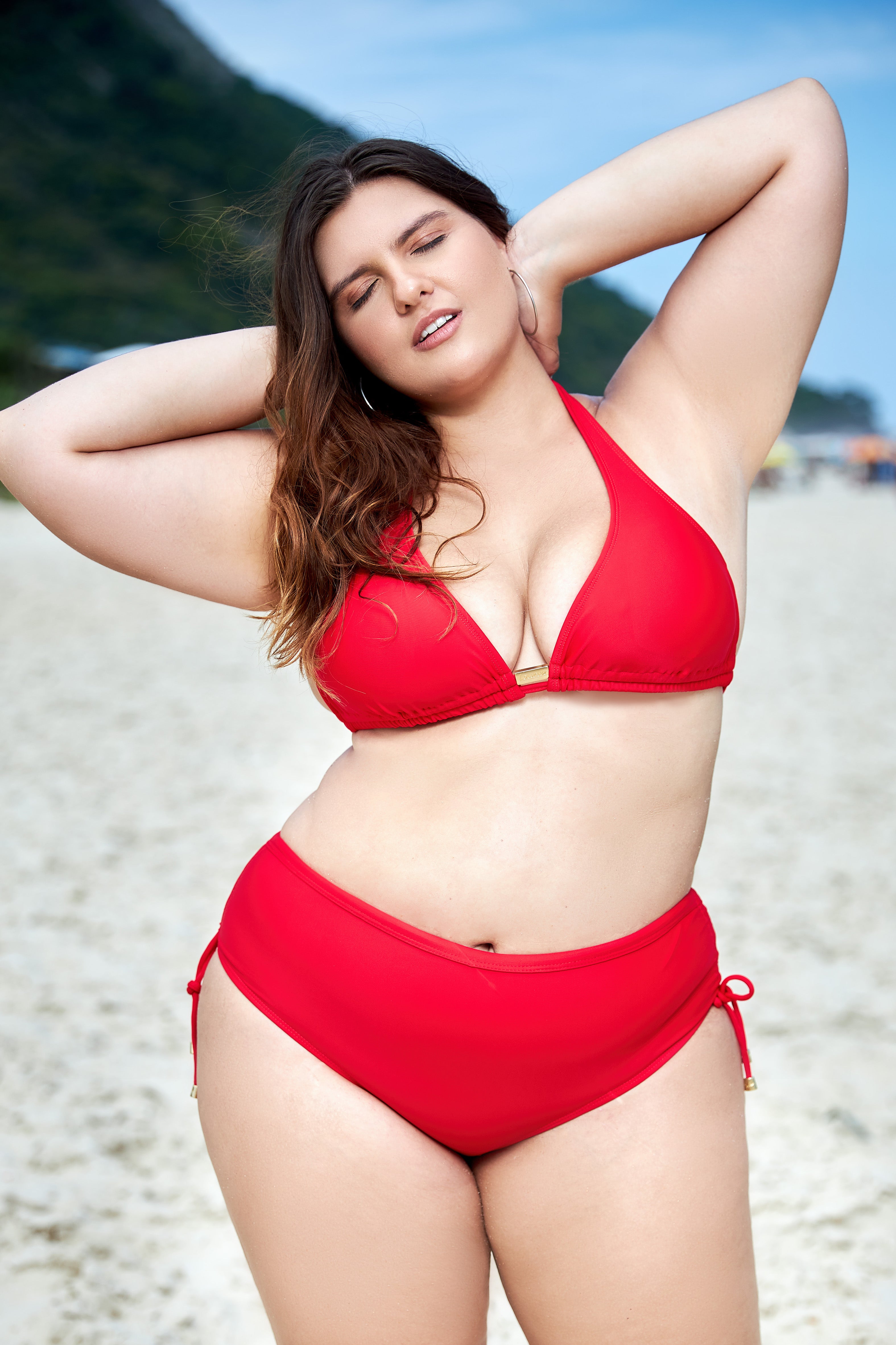 Mix & Match: Plus Size Triangel Top + Bikinihose mit breiten Seiten - intensives Rot