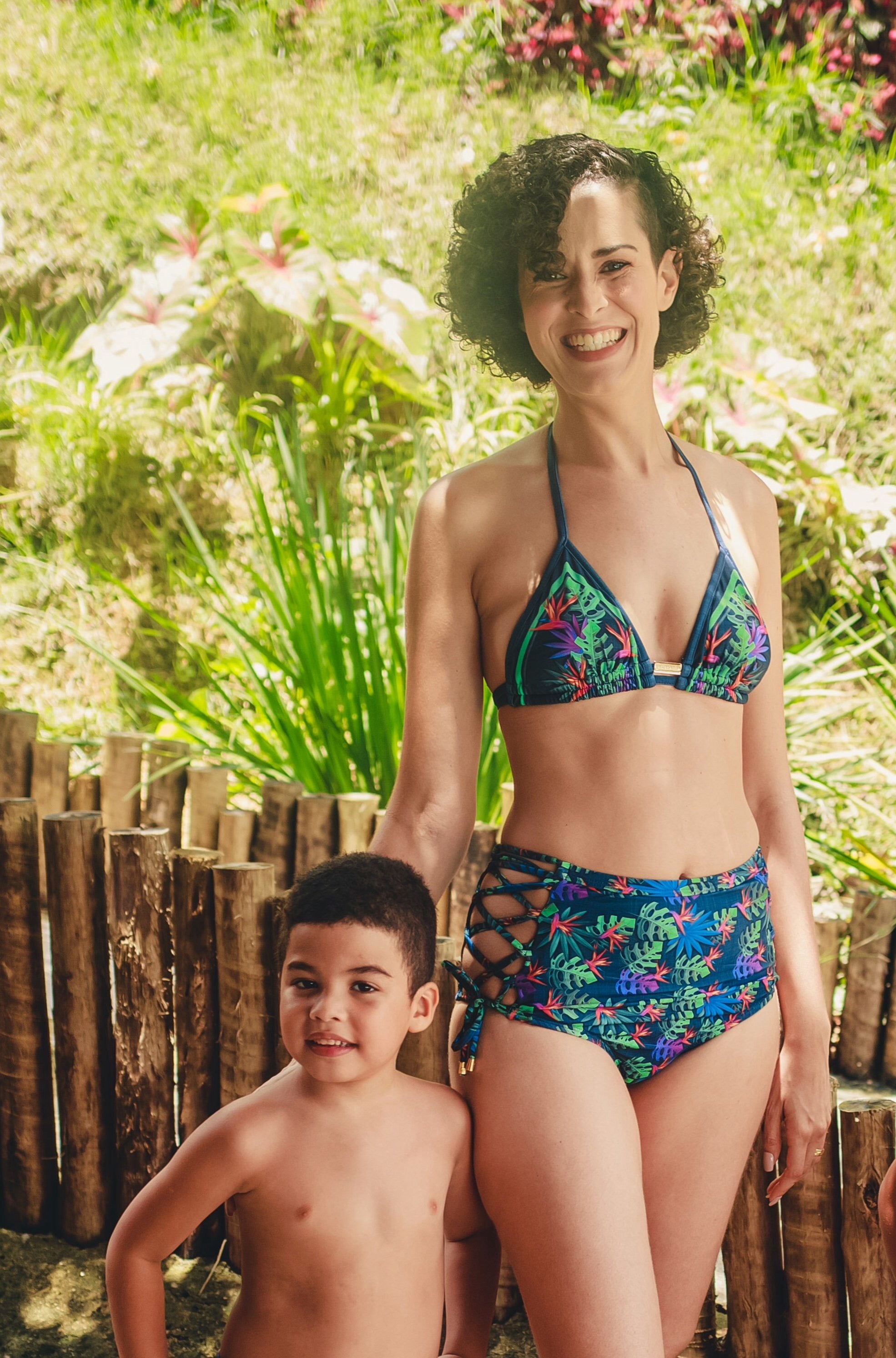 Mix & Match: Triangel Top + hochtaillierte Bikinihose mit Seitenschnürung –  Bird of Paradise in blue