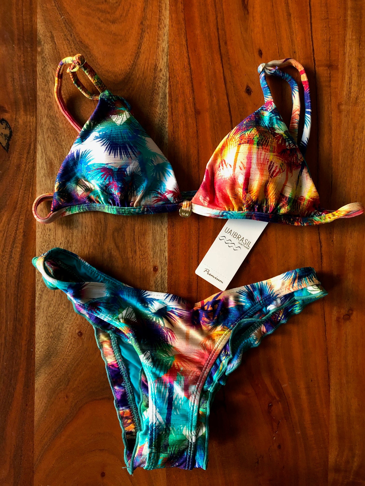 Bikini set: Triangle top and scrunch bikini bottoms - Colourful leaves