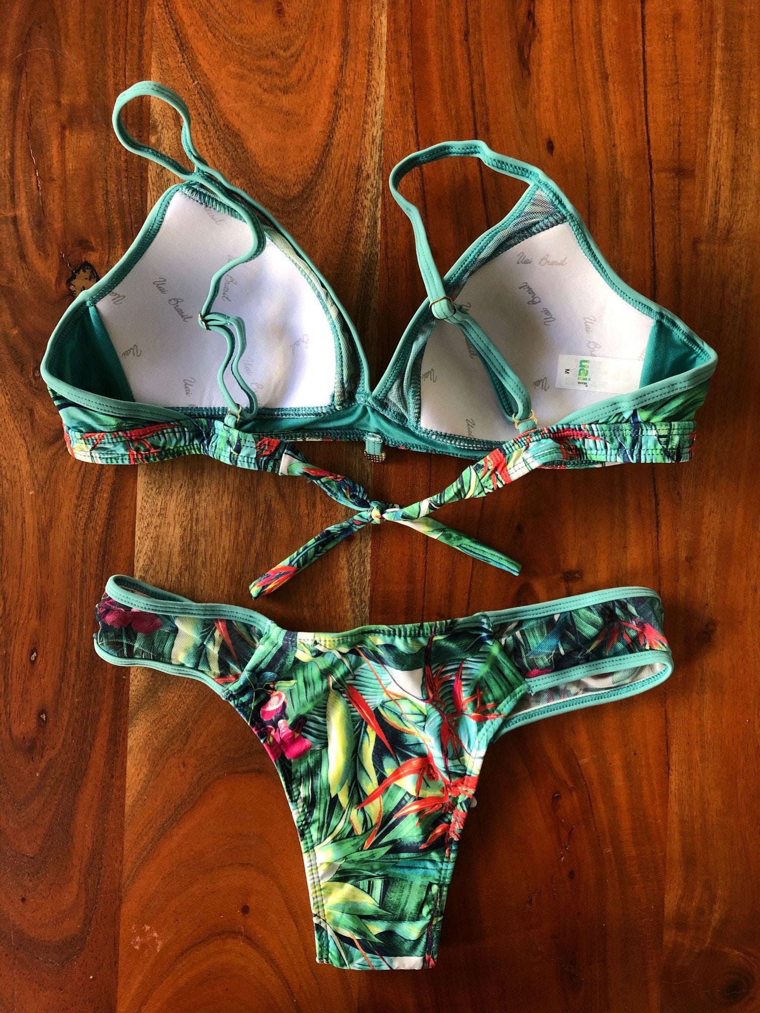 Bikini-Set: Oberteil mit Push-up-Effekt und Hose Seitendetail aus Tüll – Strelizia