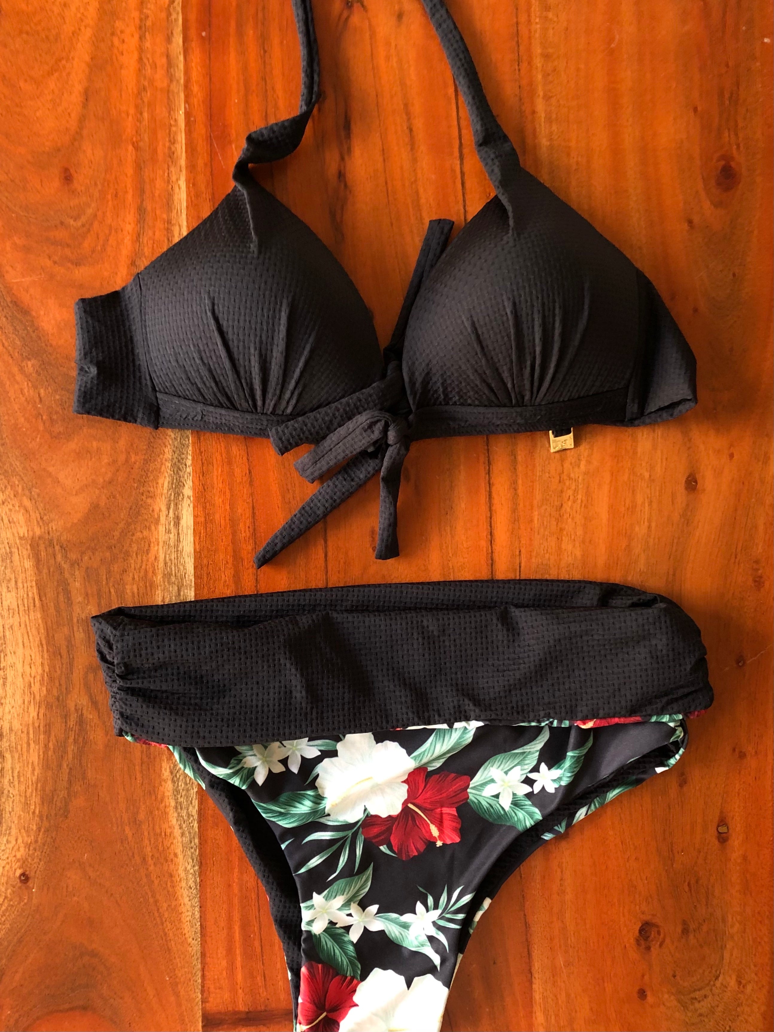 Conjunto de biquíni: top com calcinha cintura alta dupla face - Hibisco