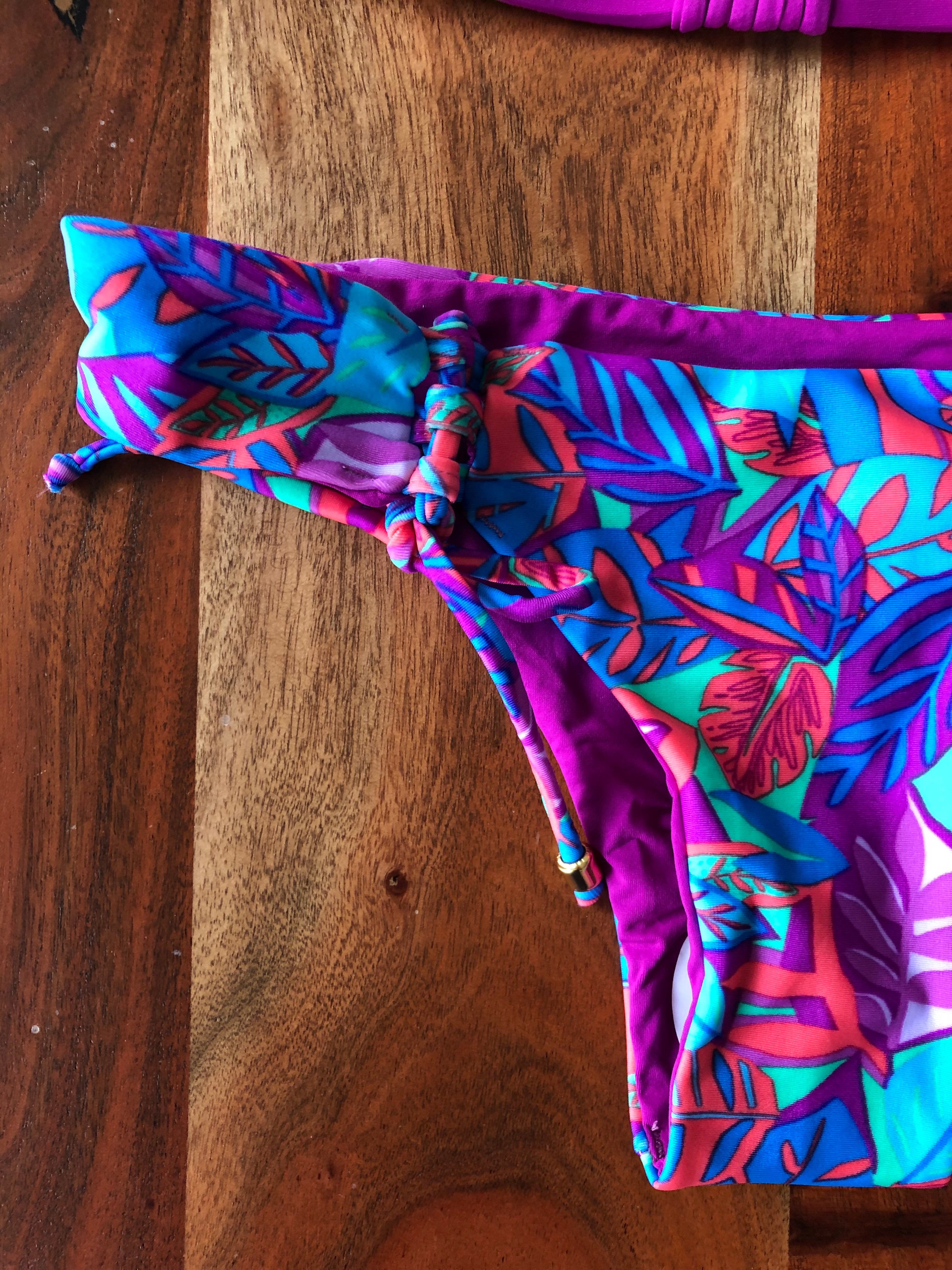 Bikini set: Pink top and reversible bottoms with side ties - Eccentric leaves